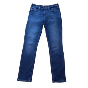 Levi’s Midrise Skinny Medium Wash Jeans